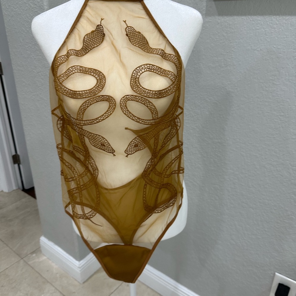 Beautiful sheer bodysuit. Pair it with a blazer for the perfect look.